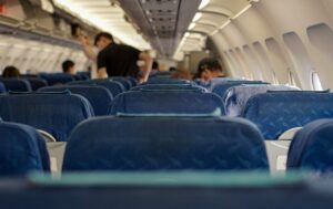 足のにおいが気になる飛行機での長時間移動の対策は？